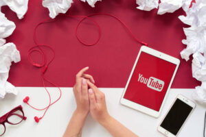 Blogging vs Youtube which is better and more profitable