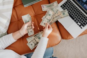 Finance Blogging Income: & 4 Ways They Make Money